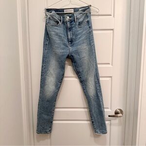 Denim Forum Aritzia The Lola High Rise Skinny Crop 28